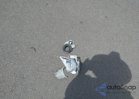 2005 Toyota Corolla Le z USA, uszkodzony, nr VIN 1NXBR30EX5Z395800